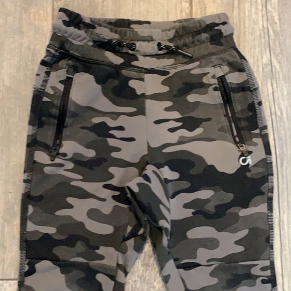 GapFit Tech Kids Joggers - black camo - Picture 3 of 4